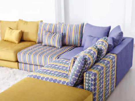 Limpiar sofás tapizados con tela.