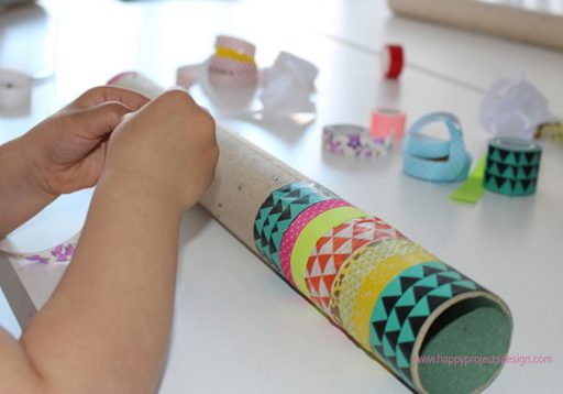 Diy para realizar con niños en casa. Fabricando un palo de lluvia. Foto de happy projects desing