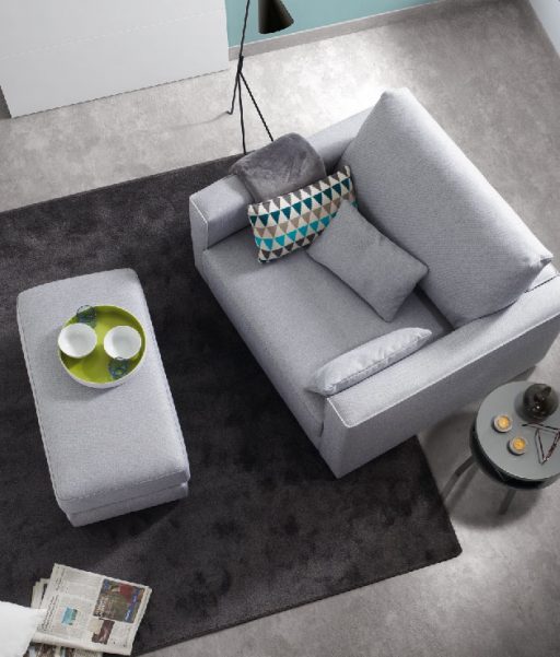 Consejos para elegir el color del sofá. Butaca BCN You and me de Kibuc